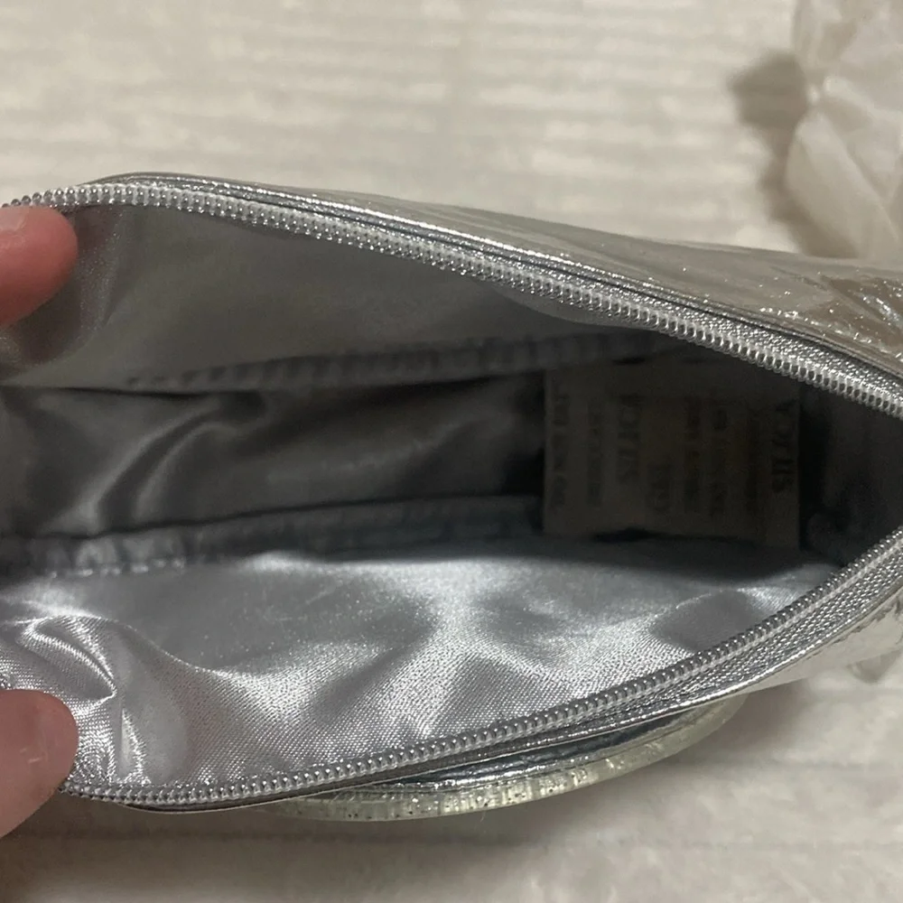 FREE GIFT WITH 1ST PURCHASE IN SHOW - Picture 3 of 5